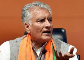 sunil jakhar attacked congress