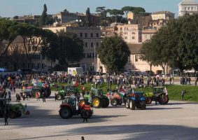 farmer-protest-tractor-italy